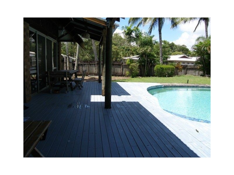 2 Saffron Close, Holloways Beach QLD 4878