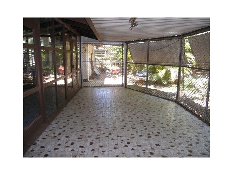 4 Hickory Street, Holloways Beach QLD 4878