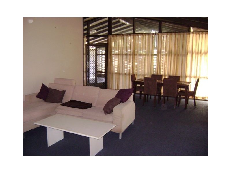 4 Hickory Street, Holloways Beach QLD 4878