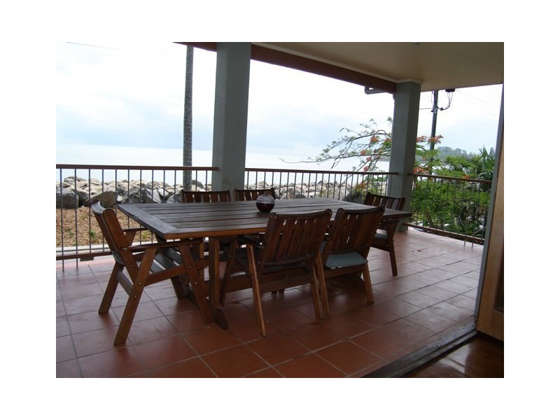 15 Arlington Esplanade, Clifton Beach QLD 4879