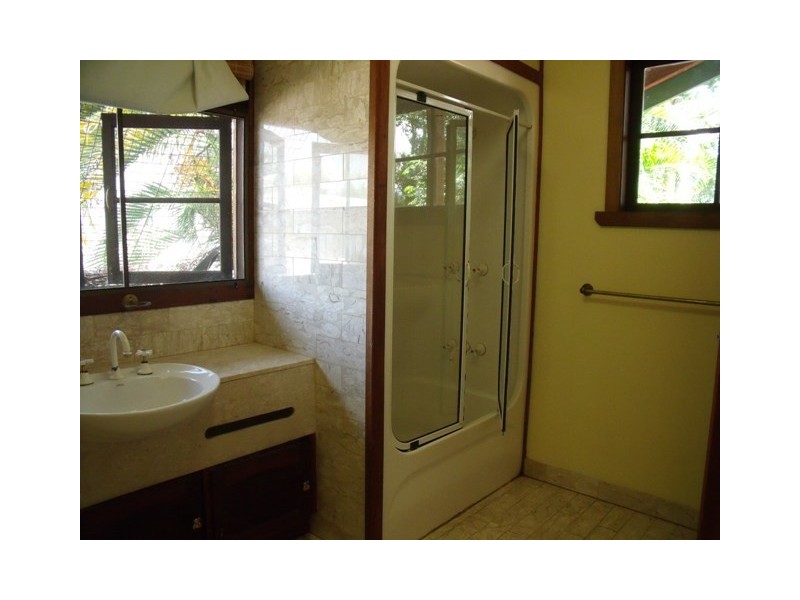 5 Carbeen Close, Holloways Beach QLD 4878