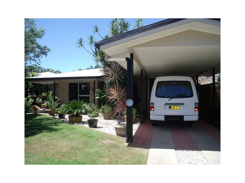 2/1 Josephine Close, Yorkeys Knob QLD 4878