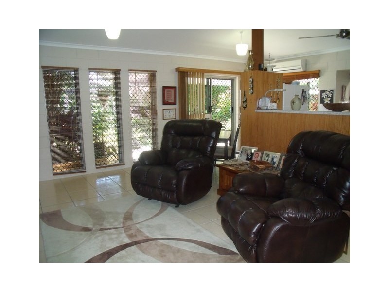 2/1 Josephine Close, Yorkeys Knob QLD 4878