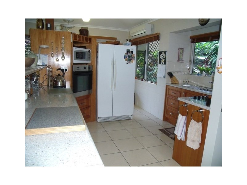 2/1 Josephine Close, Yorkeys Knob QLD 4878