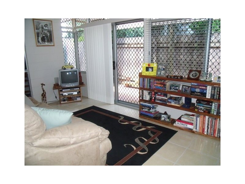 2/1 Josephine Close, Yorkeys Knob QLD 4878