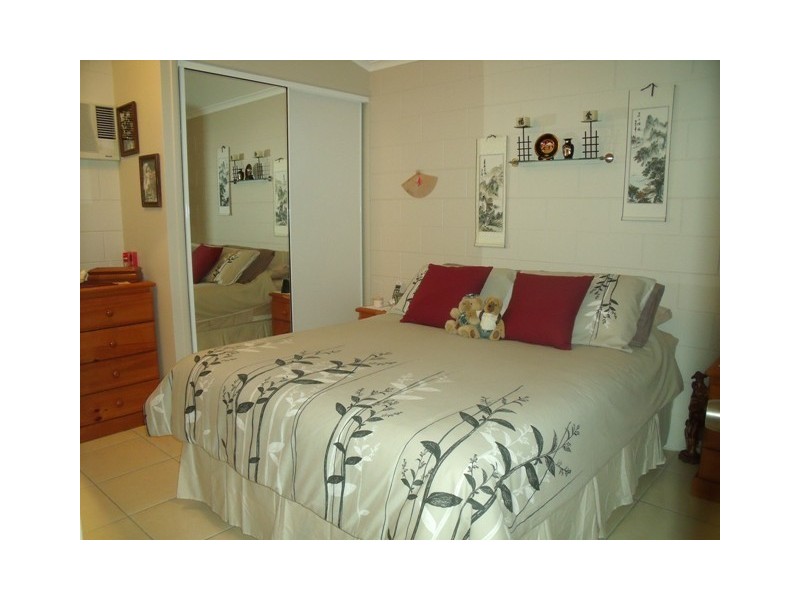 2/1 Josephine Close, Yorkeys Knob QLD 4878