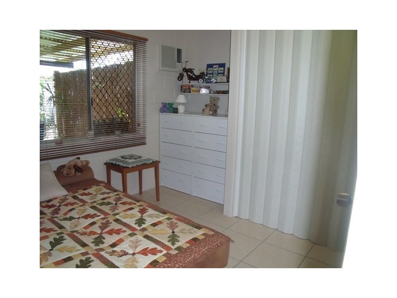 2/1 Josephine Close, Yorkeys Knob QLD 4878