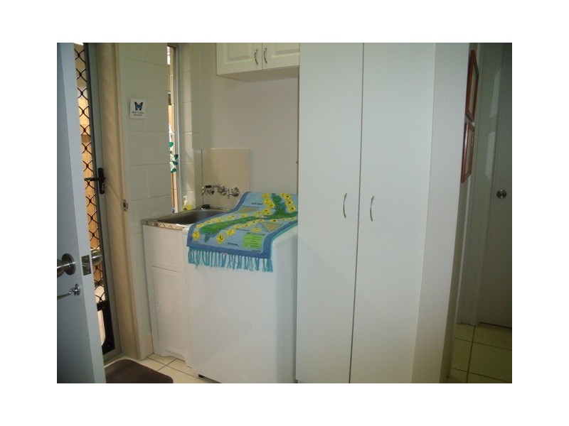 2/1 Josephine Close, Yorkeys Knob QLD 4878
