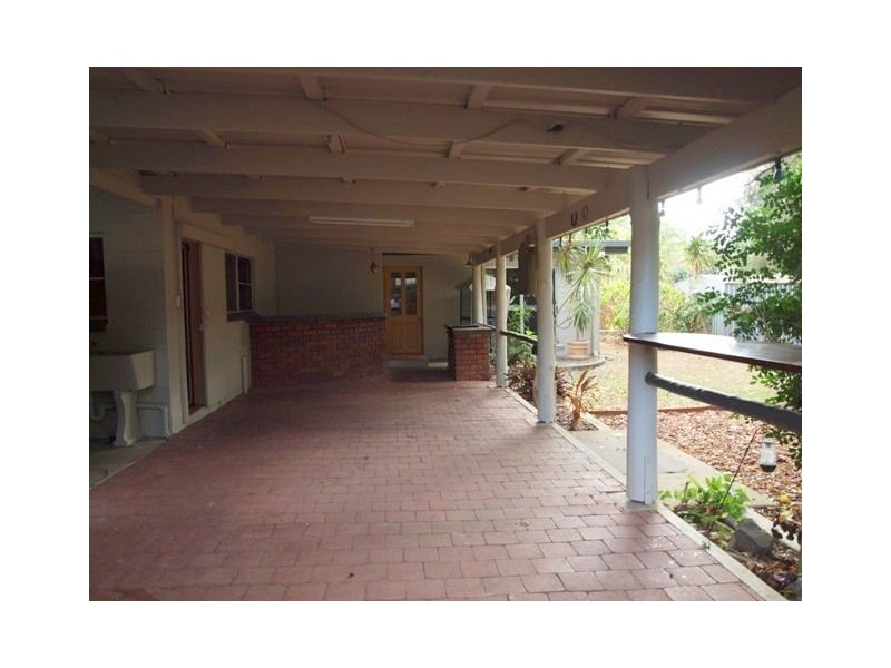 35 Yurongi Street, Caravonica QLD 4878