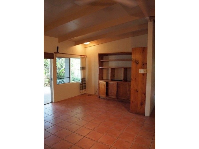 35 Yurongi Street, Caravonica QLD 4878