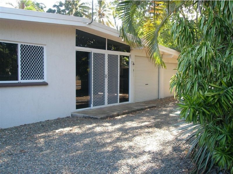 7 Carolyn Close, Yorkeys Knob QLD 4878