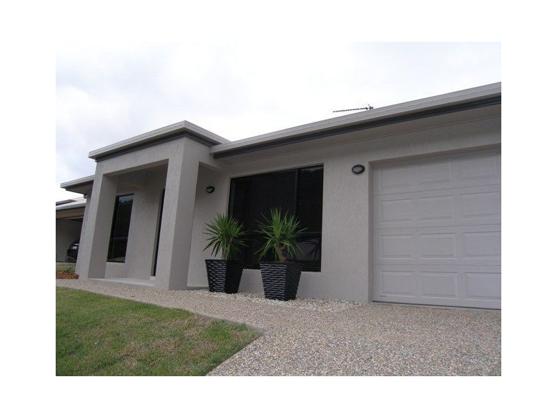 3 Chandra Close, Redlynch QLD 4870