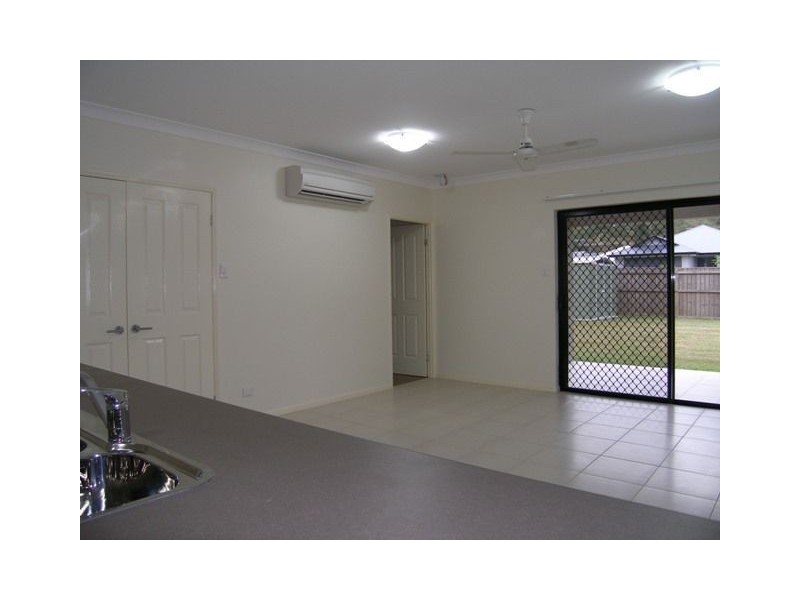 3 Chandra Close, Redlynch QLD 4870