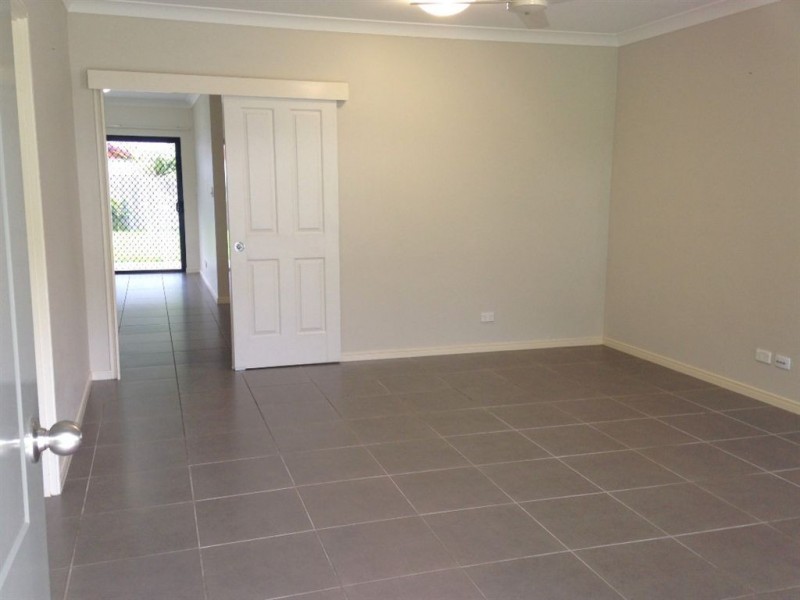 12 John Malcolm Street, Redlynch QLD 4870