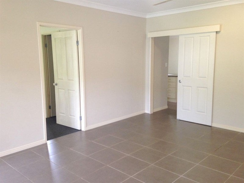 12 John Malcolm Street, Redlynch QLD 4870