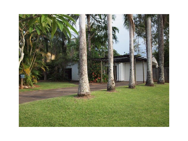 17 Longden Street, Brinsmead QLD 4870