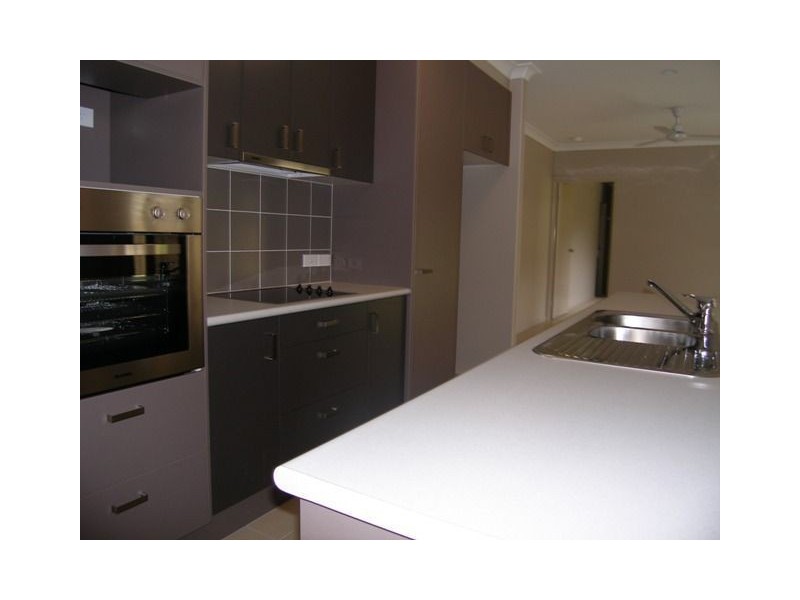 9 Taffles, Redlynch QLD 4870