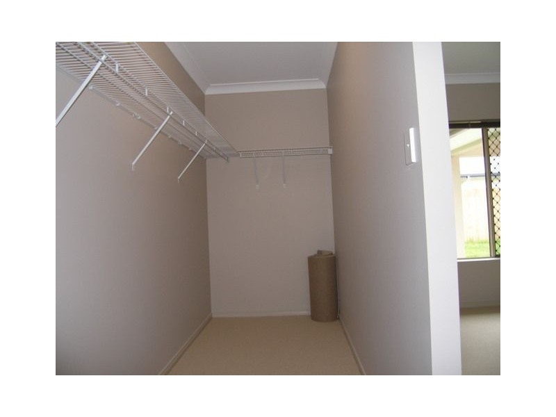 9 Taffles, Redlynch QLD 4870