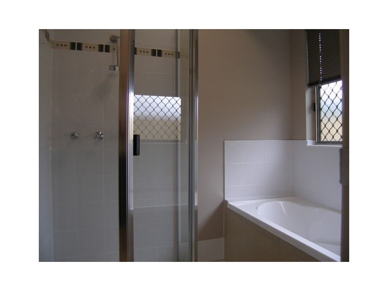 9 Taffles, Redlynch QLD 4870