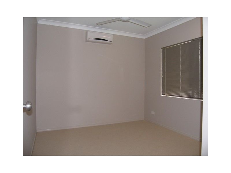 9 Taffles, Redlynch QLD 4870