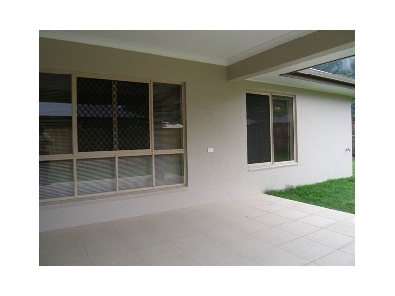 9 Taffles, Redlynch QLD 4870