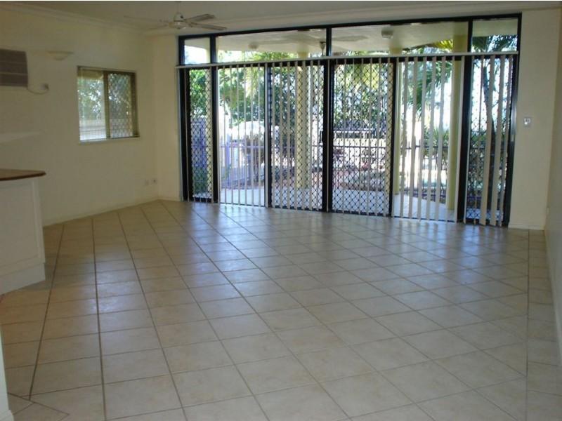 2/39 Sims Esplanade, Yorkeys Knob QLD 4878