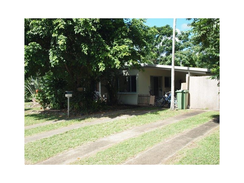 27 Bamboo Street, Holloways Beach QLD 4878