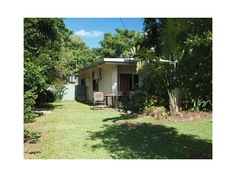 27 Bamboo Street, Holloways Beach QLD 4878