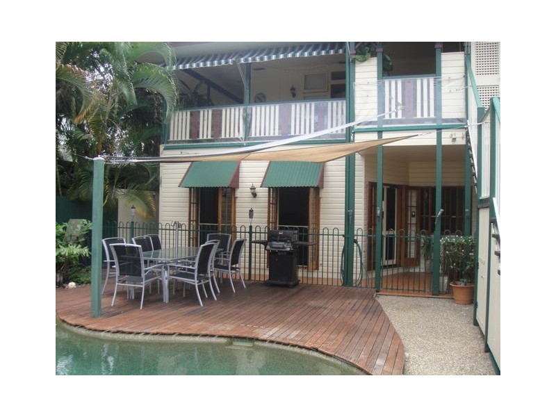 2/9 Hibiscus Lane, Holloways Beach QLD 4878