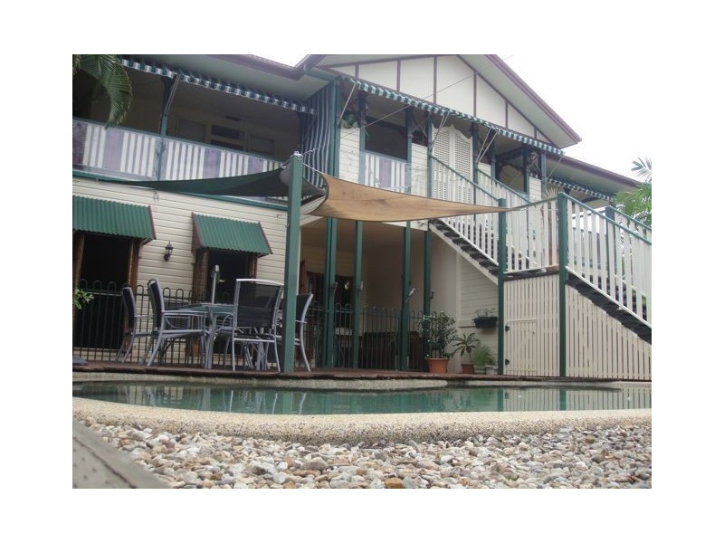 2/9 Hibiscus Lane, Holloways Beach QLD 4878