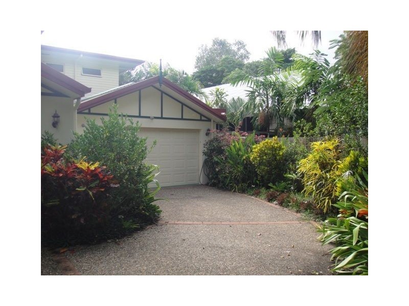 2/9 Hibiscus Lane, Holloways Beach QLD 4878