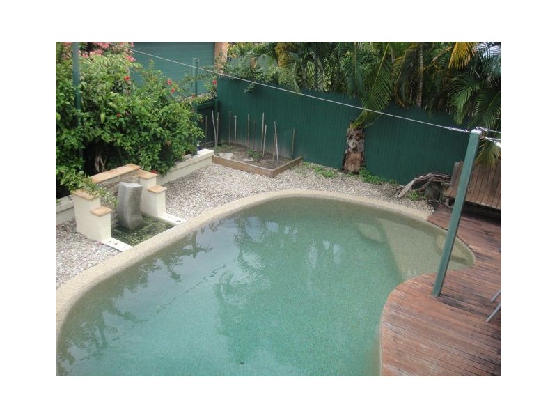 2/9 Hibiscus Lane, Holloways Beach QLD 4878