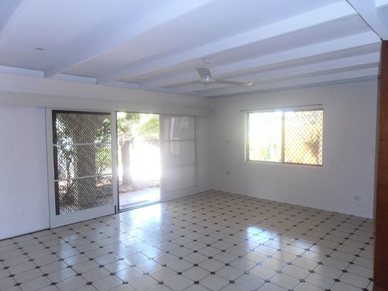 32 Maple Street, Holloways Beach QLD 4878