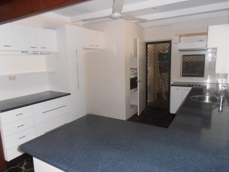 32 Maple Street, Holloways Beach QLD 4878