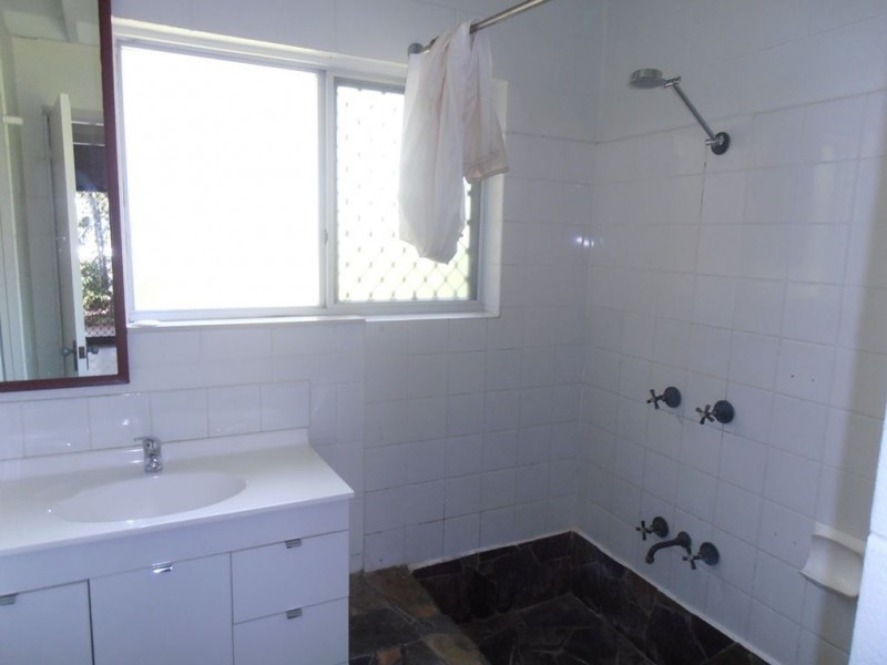 32 Maple Street, Holloways Beach QLD 4878