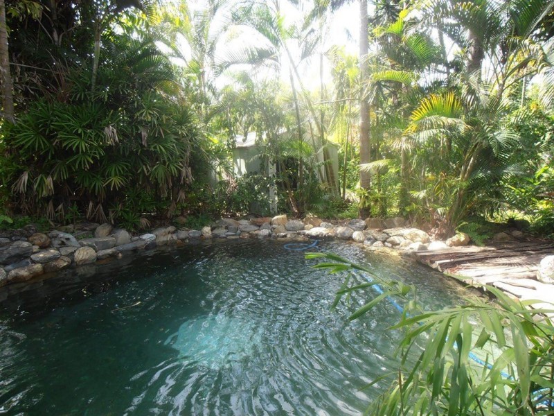 32 Maple Street, Holloways Beach QLD 4878