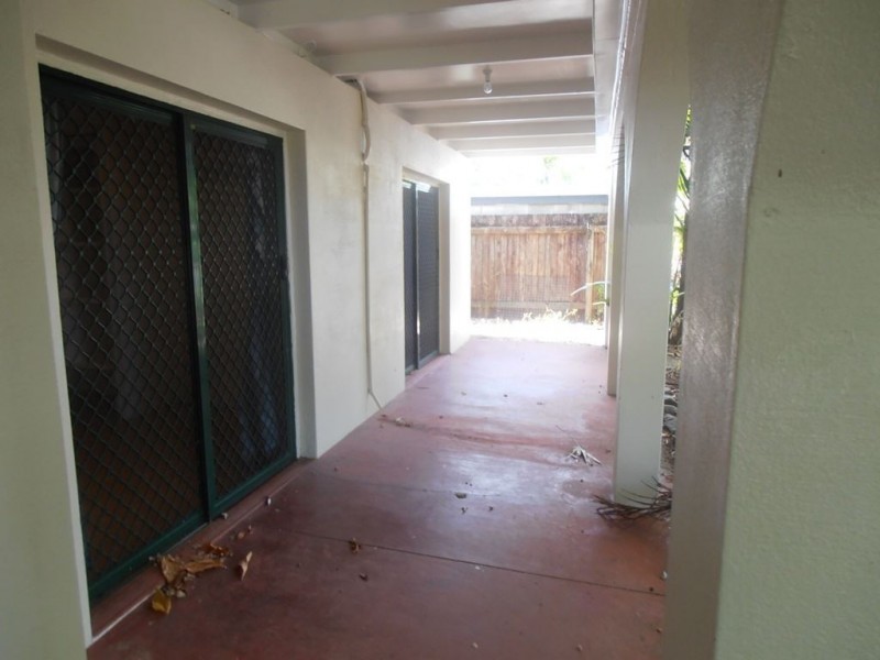 32 Maple Street, Holloways Beach QLD 4878