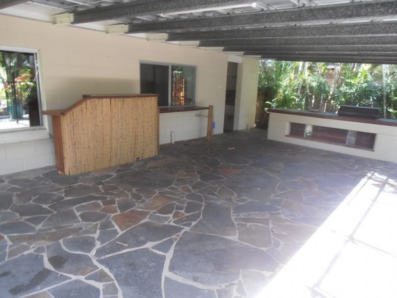 32 Maple Street, Holloways Beach QLD 4878