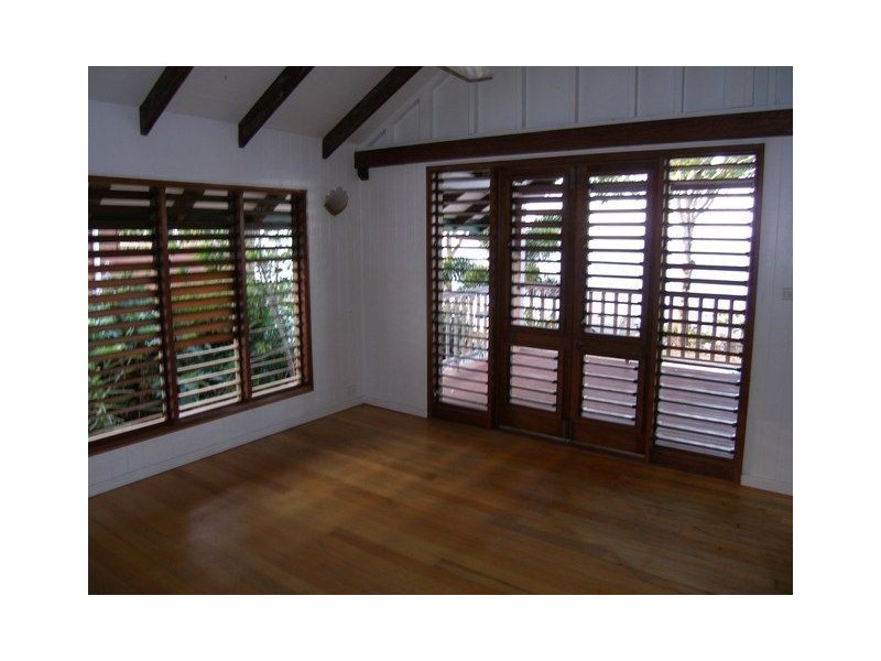 157 O’Shea Esplanade, Machans Beach QLD 4878