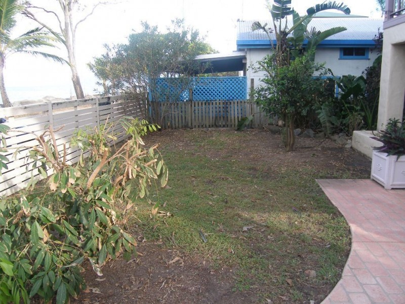 157 O’Shea Esplanade, Machans Beach QLD 4878