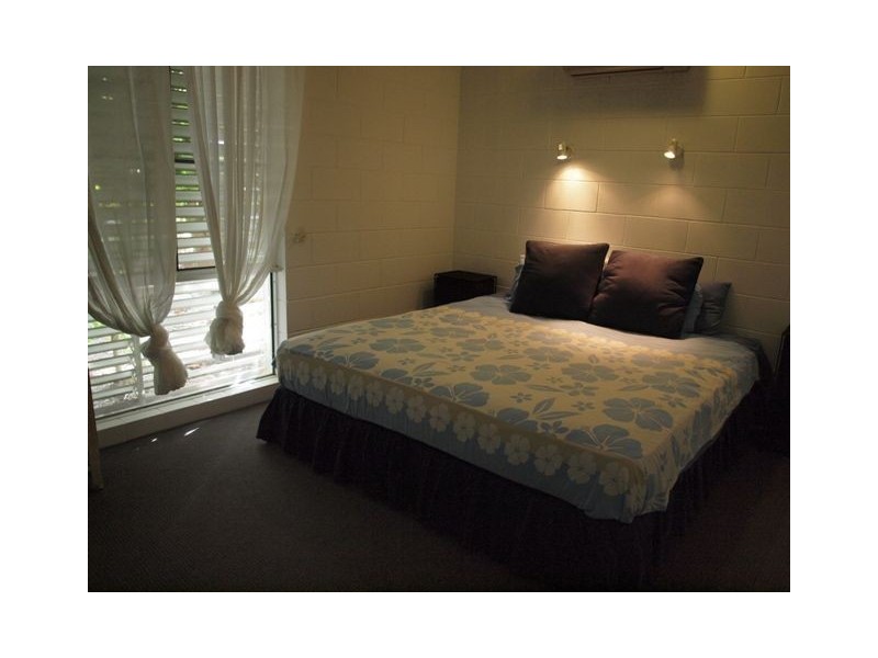 44 Baronia Crescent, Holloways Beach QLD 4878