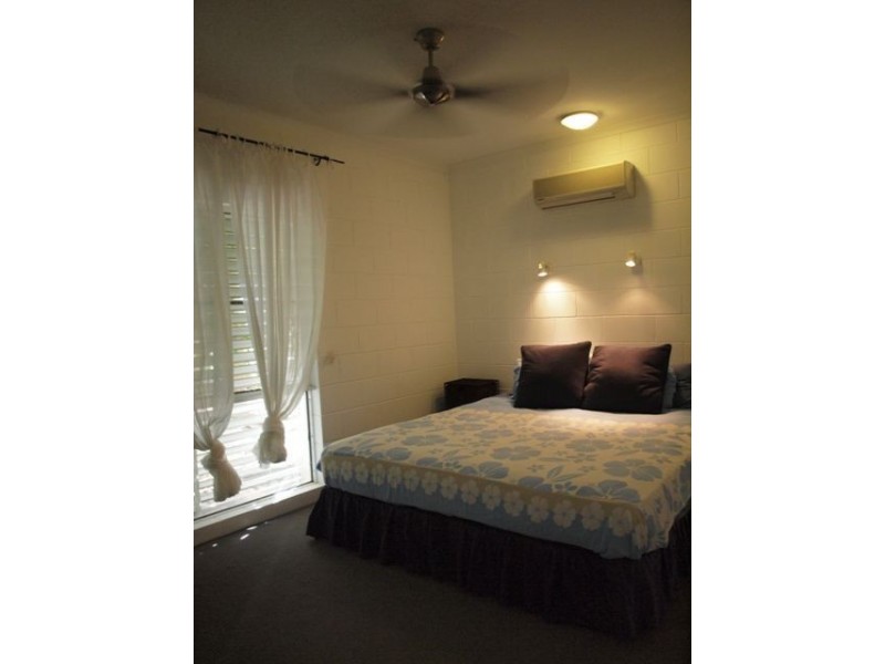 44 Baronia Crescent, Holloways Beach QLD 4878