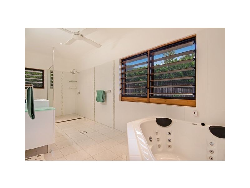 195 Harvey Road, Redlynch QLD 4870