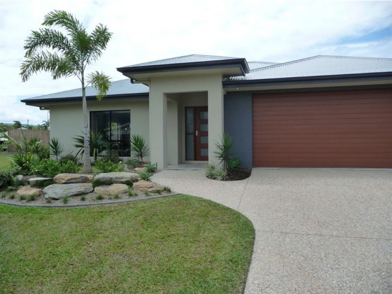 8 Selwyn Circuit, Trinity Park QLD 4879