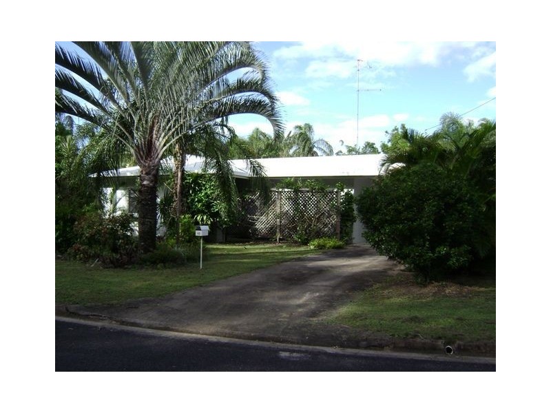 40 Bamboo Street, Holloways Beach QLD 4878