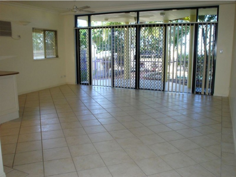 2/39 Sims Esplanade, Yorkeys Knob QLD 4878