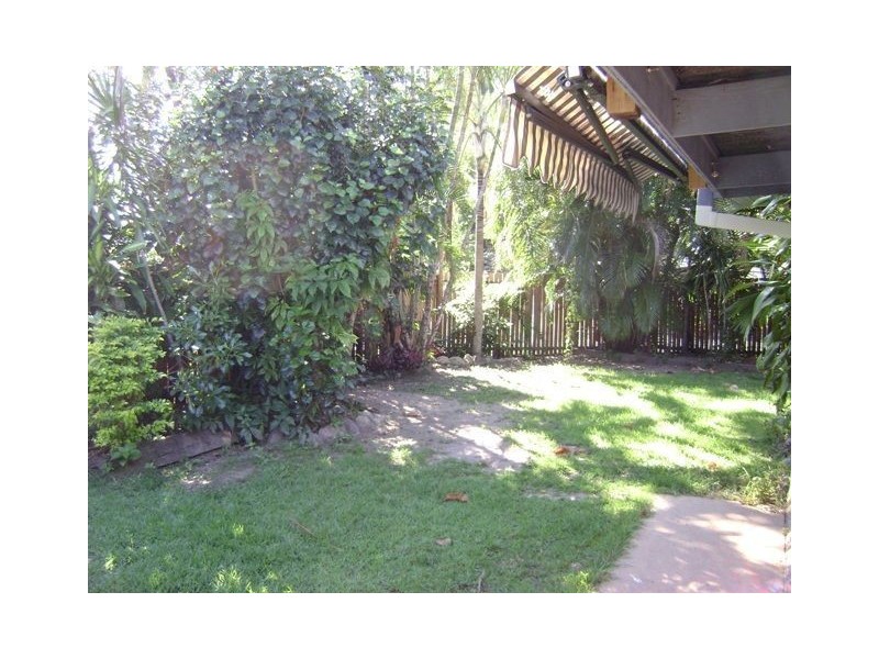 1 Walnut Street, Holloways Beach QLD 4878