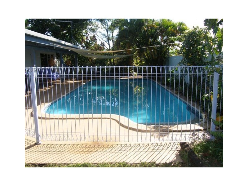 1 Walnut Street, Holloways Beach QLD 4878