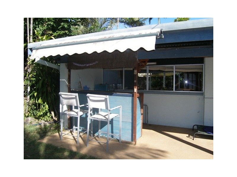 1 Walnut Street, Holloways Beach QLD 4878