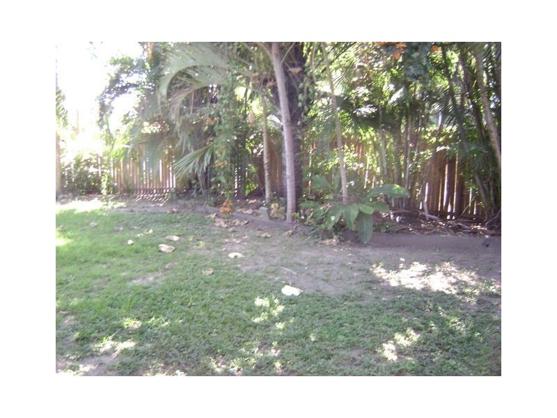 1 Walnut Street, Holloways Beach QLD 4878